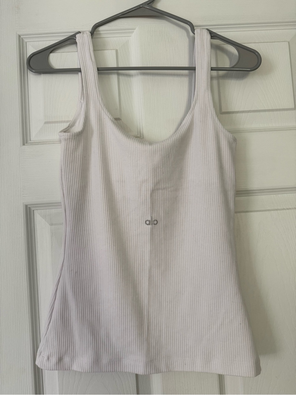 ALO Yoga Women’s White Ribbed Tank Top